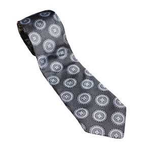 Daniel Cremieux Signature Collection Made In USA Charcoal Gray 100% Silk Necktie